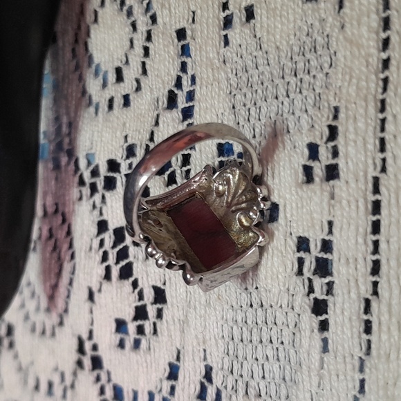 Red Stone Costume Jewelry Filagree Patterned Silver-Tone Ring - Picture 5 of 8